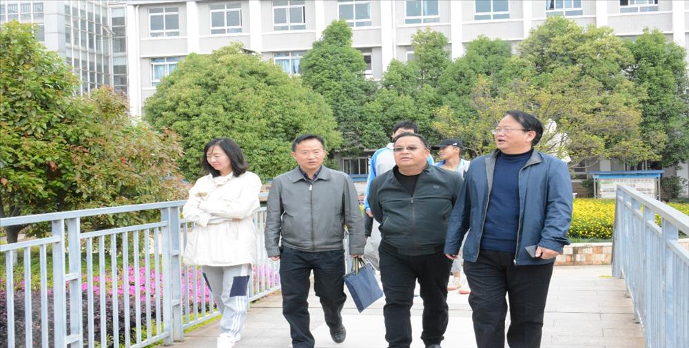 科技进校，官职先行——官渡区科学技术协会领导莅临我校指导工作