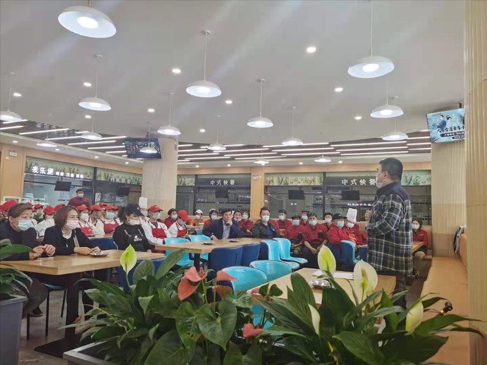 相互学习，相互交流，相互借鉴，相互指导  ——学校食堂员工参观交流