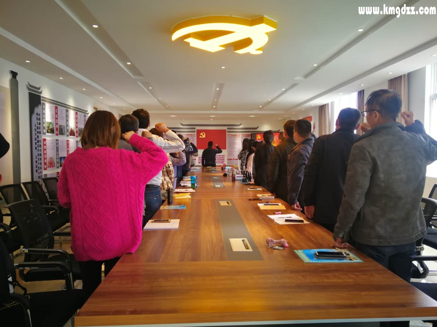 立足本职，践行初心使命——4月份党员主题党日活动