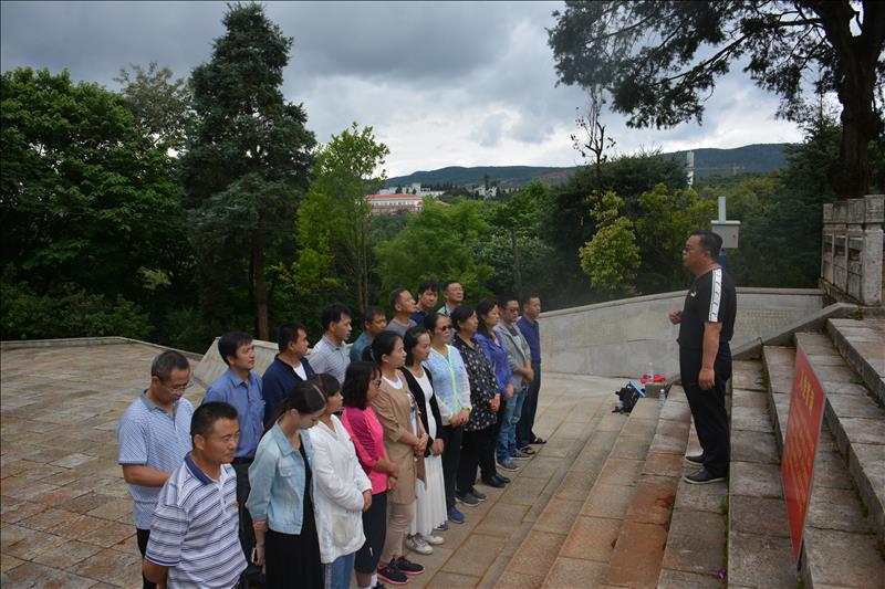 学革命先烈 做红色先锋