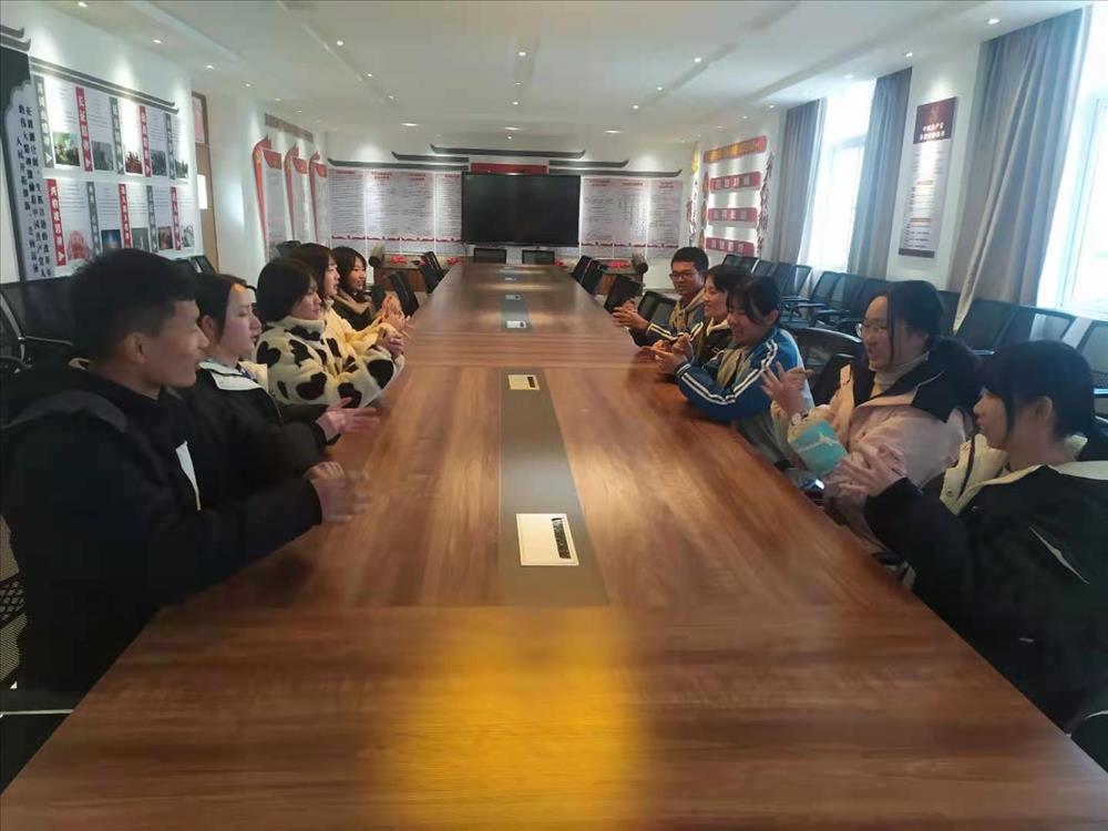 官渡区教体局爱国卫生“7个专项行动”小组到我校进行工作检查