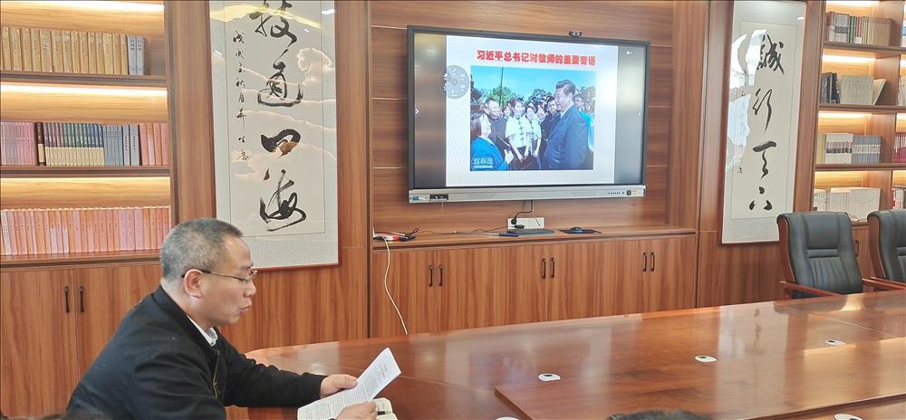 学习身边模范，争做“四有好老师”——官渡职业高级中学党日活动