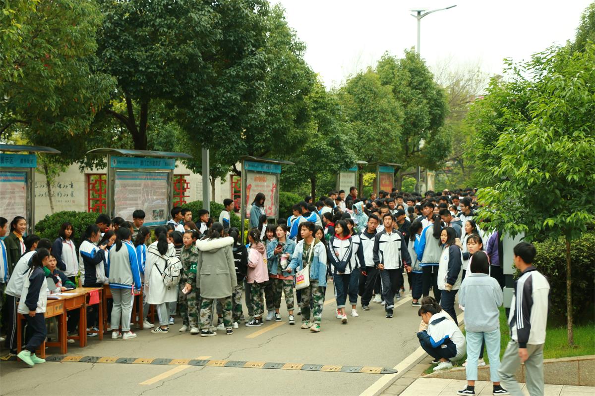 官渡区职业高级中学社团招新简讯.2018.10.10