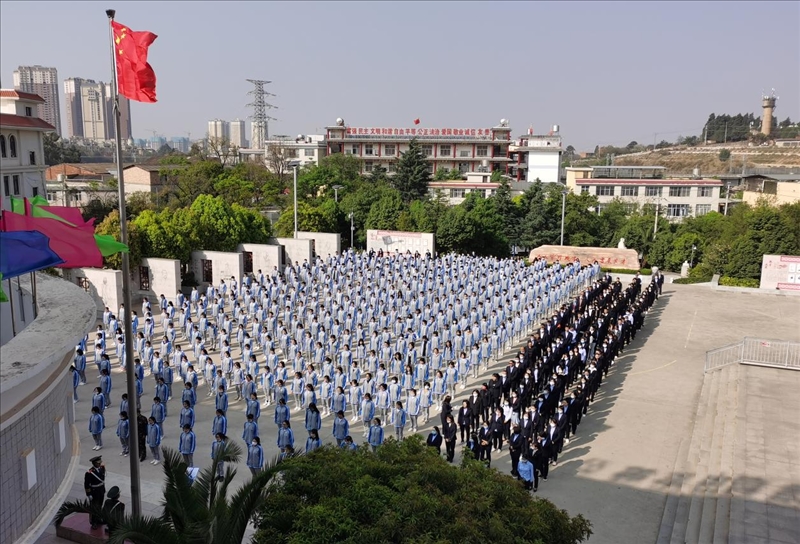 榜样引领 励志笃行—— 官渡区职业高级中学三月争先创优表彰暨周一升旗仪式