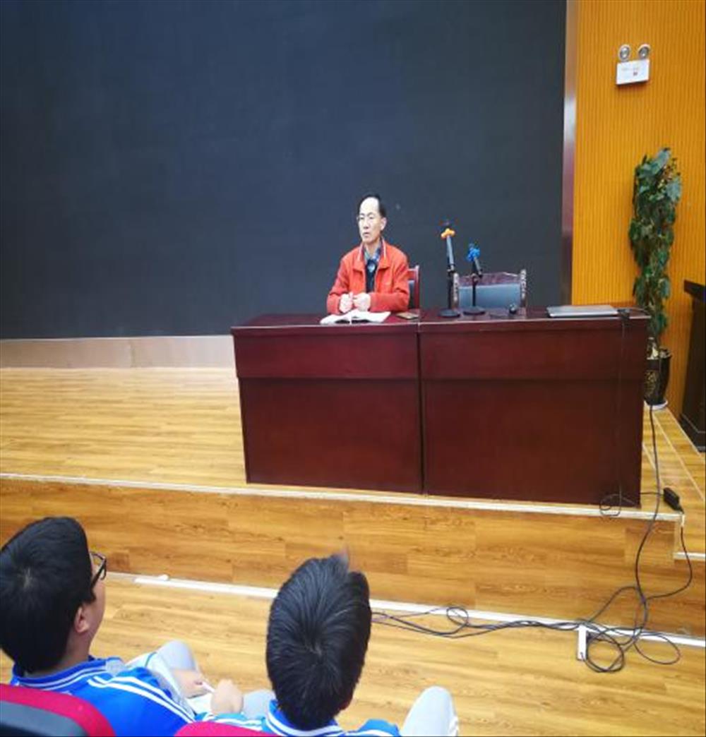 展望时代发展  规划亮丽人生 ——官渡职中高中部高三年级进行高考报名及专业填报指导