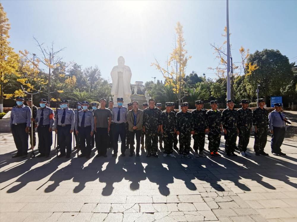 昆明市官渡区职业高级中学组织全体安保、教官开展反恐防暴应急演练