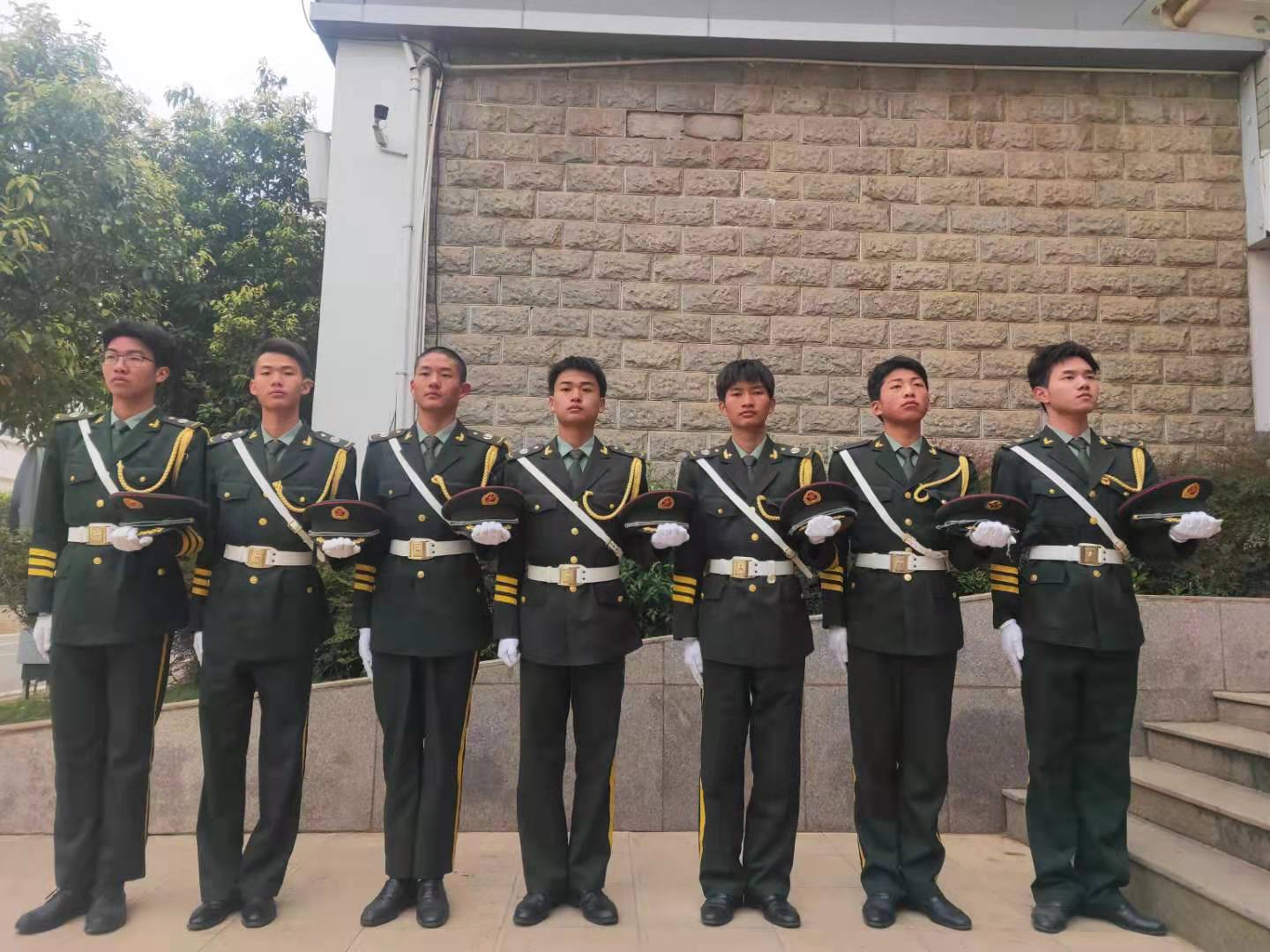 坚守初心，勇于担当