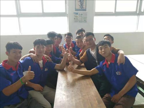 与学生座谈 (1).jpg