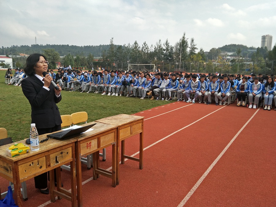 法制进校园 安全伴我行——我校举行“法制宣传进校园”活动图片2.jpg