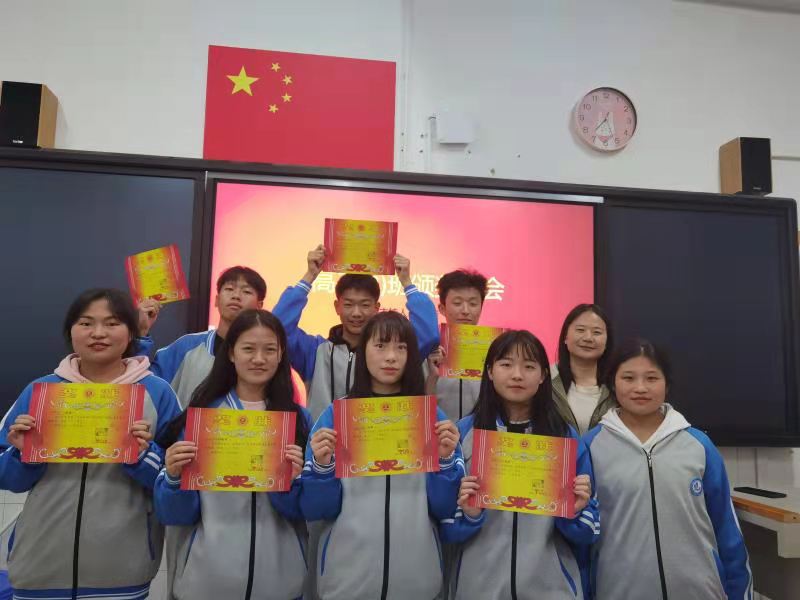 1623120159290950.jpg 18级2班同学获奖时刻.jpg